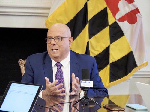 래리 호건 미국 메릴랜드 주지사가 지난 9일(현지시간) 메릴랜드주 청사에서 특파원단과 인터뷰를 하고 있다. <워싱턴특파원단 제공, 워싱턴=연합뉴스>